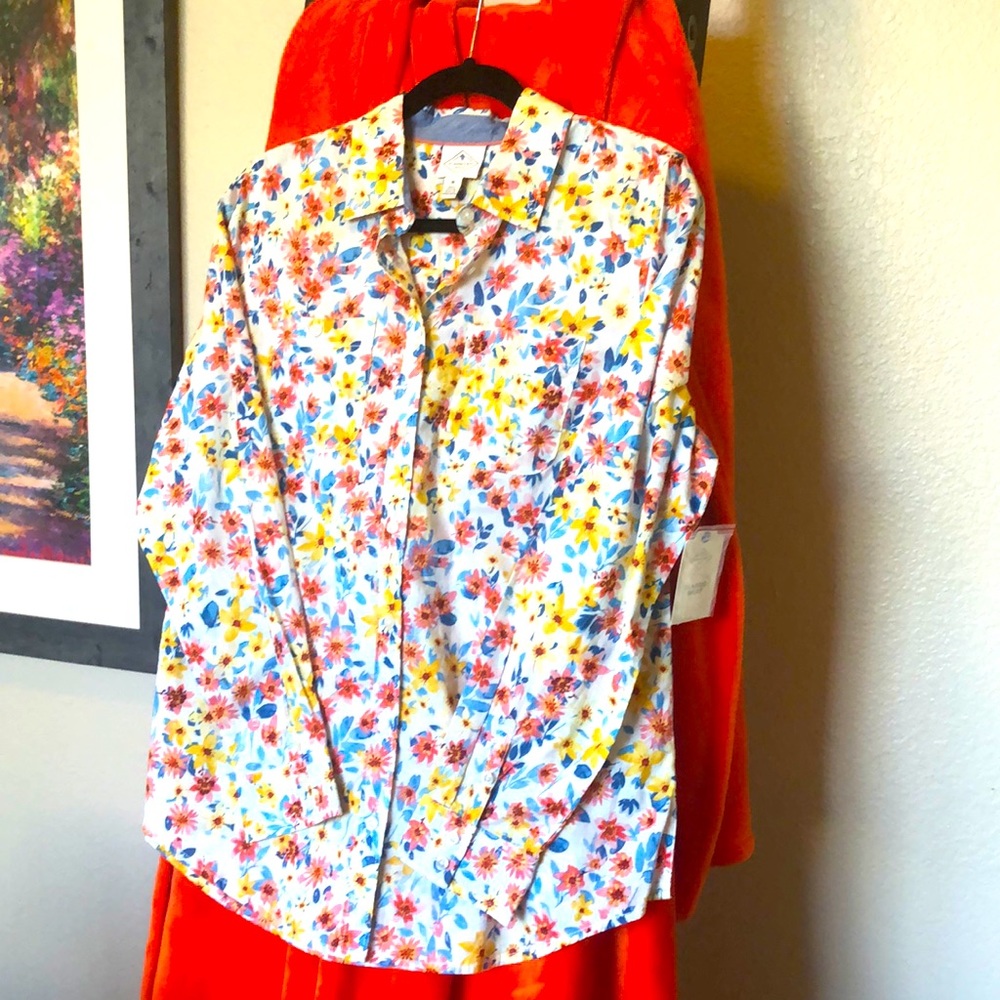 #134 💐NWT Clasic Floral St John’s Bay Button Down💐
